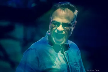 Премиера на "LIFE LINES" с Петър Салчев – поезия и джаз фузия на Jazzфест 2025