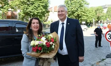 В Деня на независимостта! Херо Мустафа с подаръци за болни деца