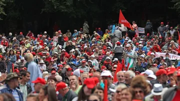 Бузлуджа отново стана червена