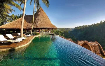 Казарма в Бали. Затвориха улиците