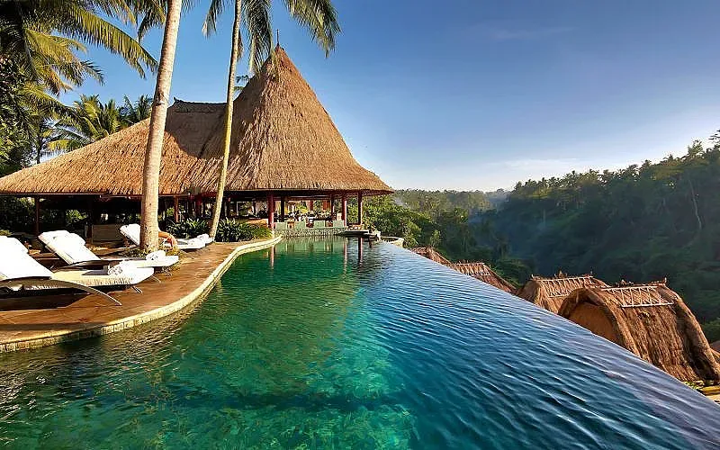 Казарма в Бали. Затвориха улиците