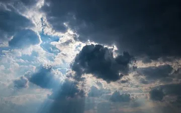 Слънчева събота, но с превалявания