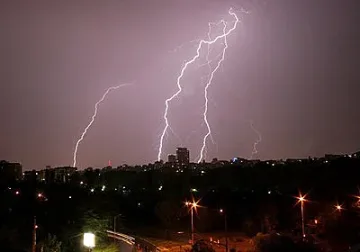 Едра градушка удря из страната, чака се още