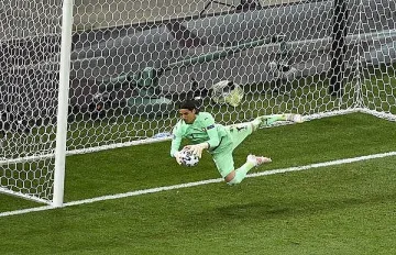 Швейцария с оферта към Робърт Де Ниро след мача