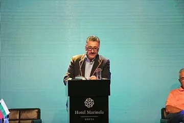 Арабаджиев: Ковид кризата показа, че аналоговите решения са минало