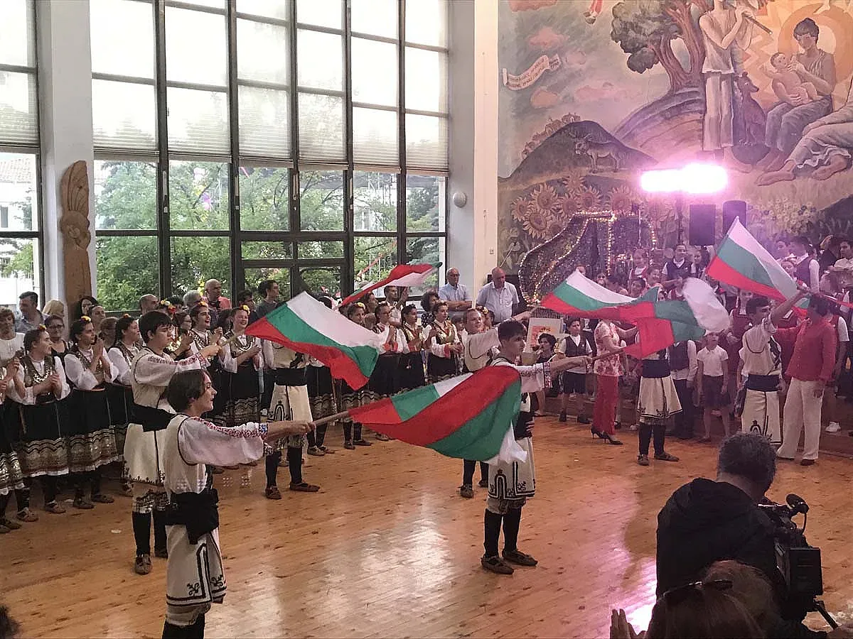 Музикална машина на времето за 45 години НУКК