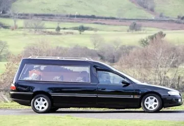 Дрогиран шофьор на катафалка уби туристка