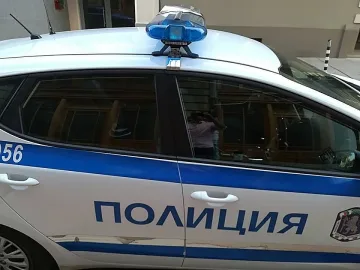 Масов бой пред болницата в Плевен. Има ранен полицай