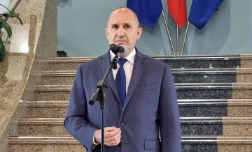 Журналист изригна! Никой не задава този въпрос на Радев...