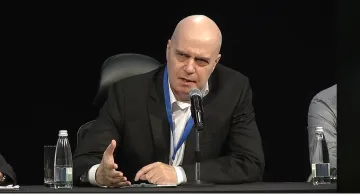 Слави излиза пред хората в Пловдив