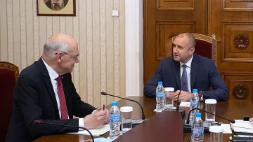 Радев отсече за цената на тока!