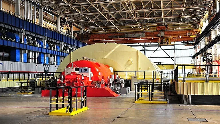 Злополука в пети блок на АЕЦ! Мъж пострада