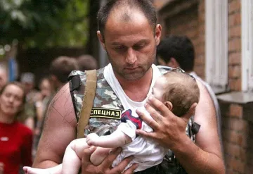Момиче покани на бал спасителя си от Беслан