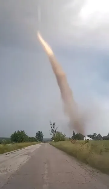Торнадо вилня край монтанско село