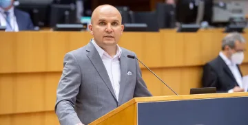 Кючюк: Претоплиха политическа манджа