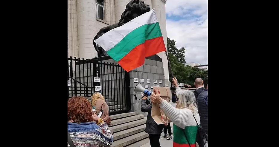 Опразниха Съдебната палата. Бомба?
