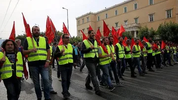 Не пътувайте! Стачка блокира транспорта в Гърция