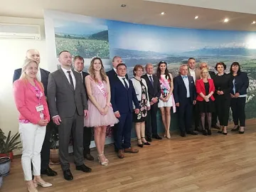 Галина Стоянова приветства своите гости на 118те Празници на розата