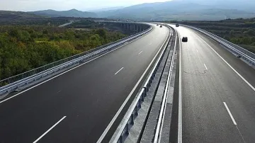 "Автомагистрали-Черно море" спират всички ремонти. Защо?
