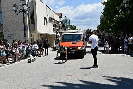 25-годишен е Стронгмен на годината