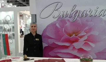 Свръхпроизводството сваля цената на розовото масло
