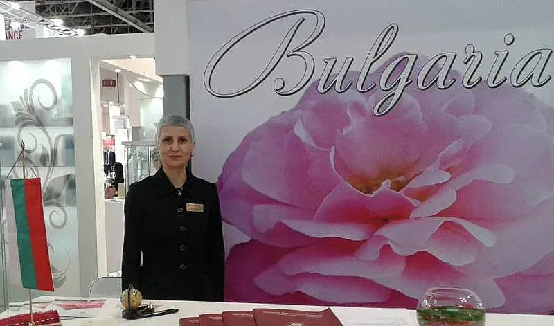 Свръхпроизводството сваля цената на розовото масло