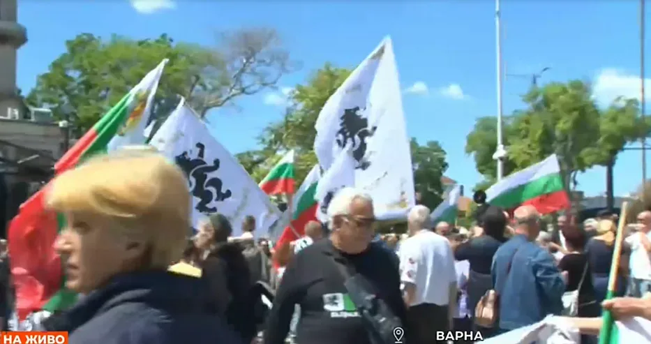 Туристи на морето се смаяха от безумците с протеста