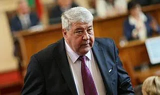 Гърневски - машите на президента ни вадят от Европа