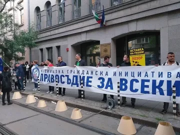 Протестът срещу Гешев се премести пред ВСС