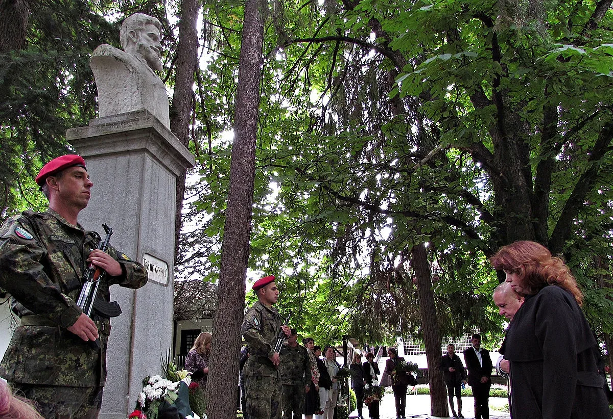 Йотова: И днес малки хора вършат големите работи