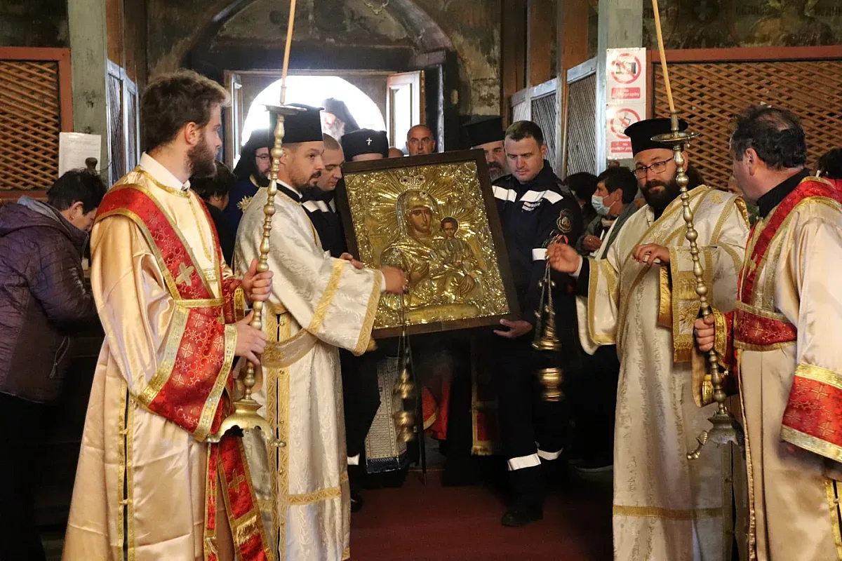 Банско посрещна чудотворната икона на пресвета Богородина