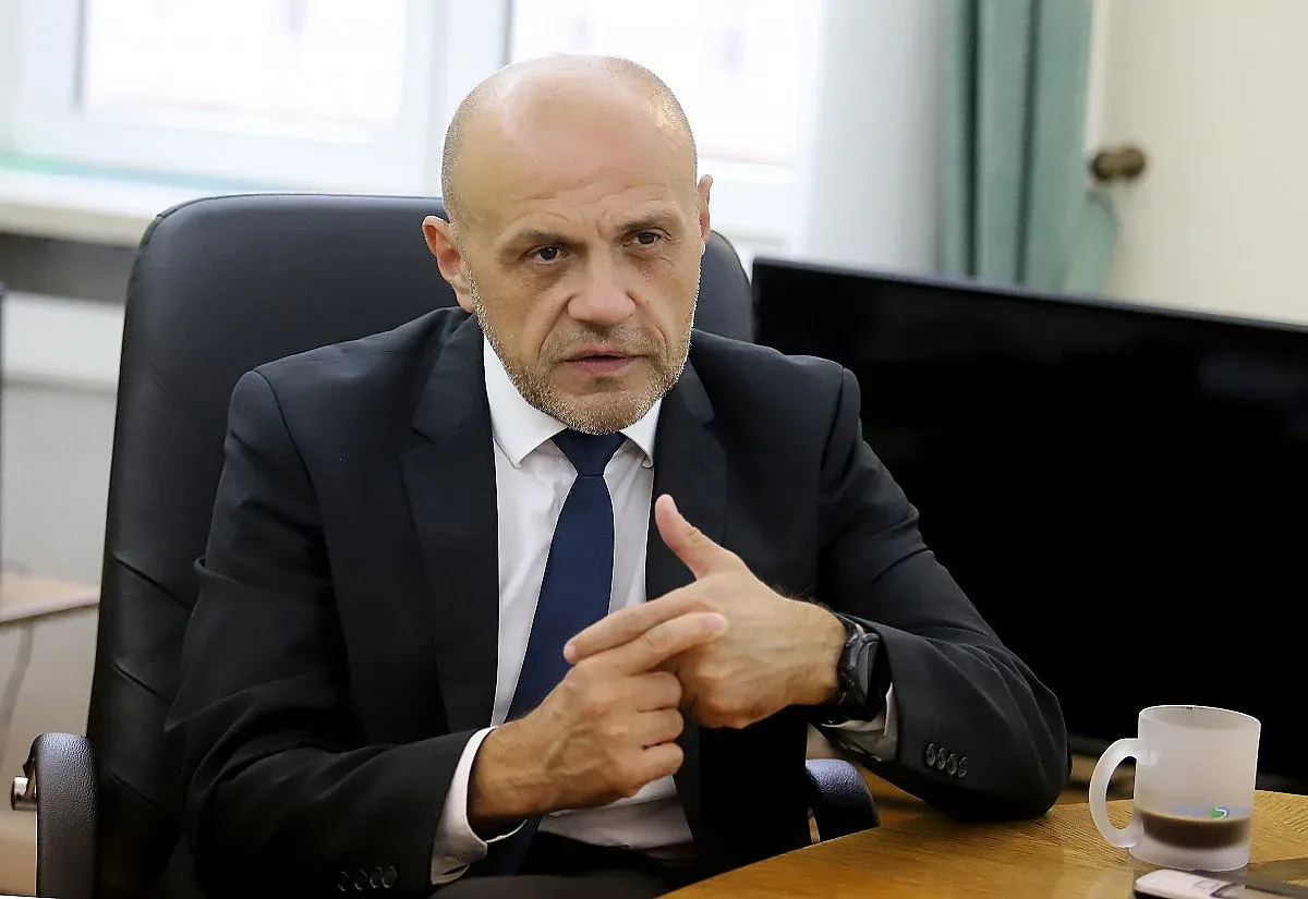 Дончев: Информираме Брюксел какво става у нас