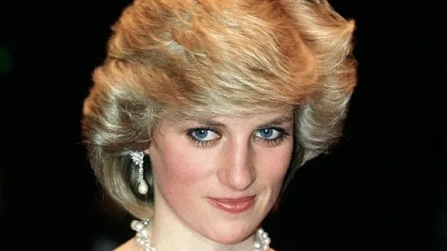 Криза в Бъкингам! Предсказание на Даяна се сбъдва