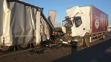 Тирове се удариха на АМ Тракия, има пострадал