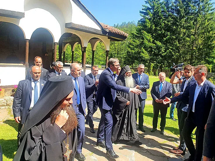 Двама президенти в Погановския манастир
