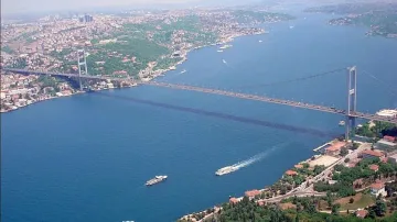 Затвориха Босфора, какво се случва