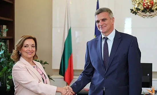 Премиерът каза на Италия позицията ни за Скопие