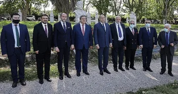 Радев положи венец пред Петко Войвода в Рим