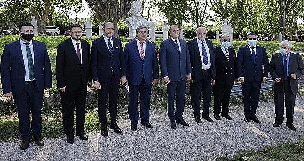 Радев положи венец пред Петко Войвода в Рим