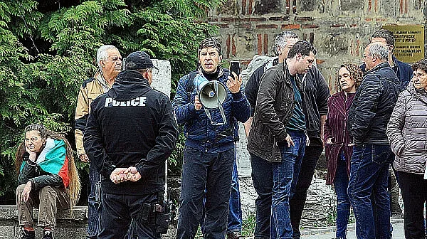 2300 агенти на ДАНС са блокирани в сградата