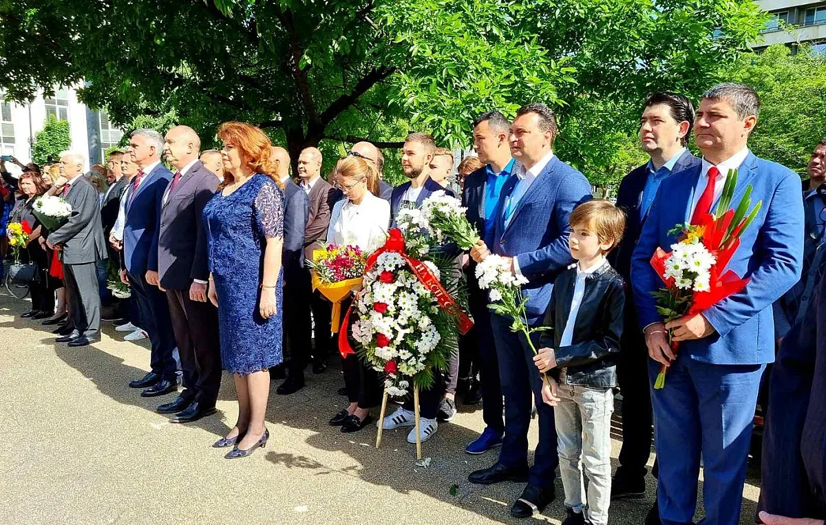 Паргов: Продължава изопачаването на историята