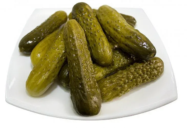 Защо киселите краставички помагат след ковид