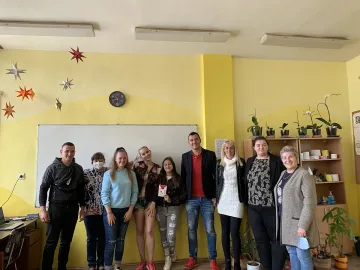 Млади социалисти от София помагат на абитуриенти