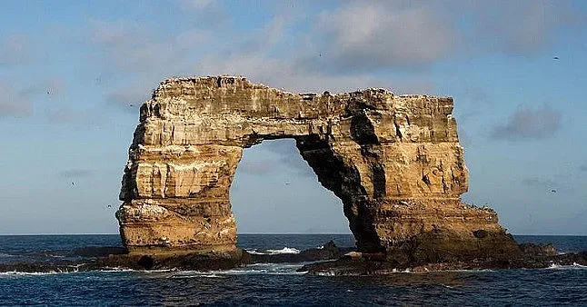 Рухна Арката на Дарвин край Галапагоските острови