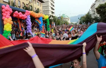 Бургас скочи срещу гей парада.Молебен за семейство