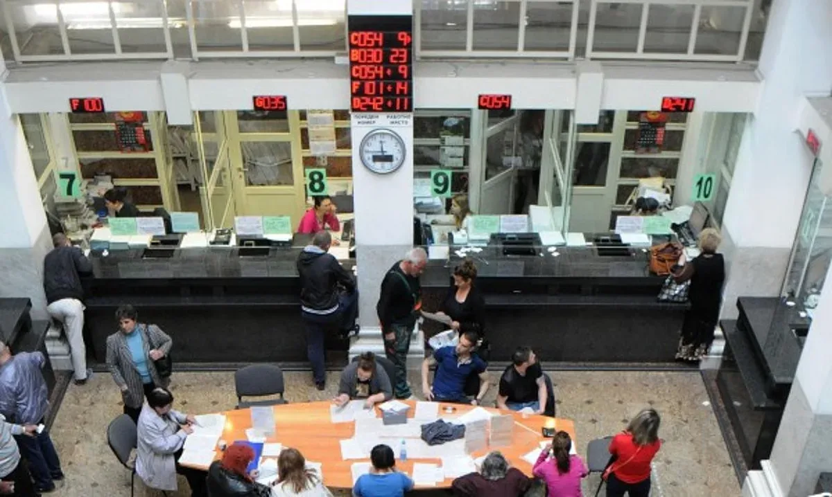 Чиновници в паника от метлата, излизат в отпуск