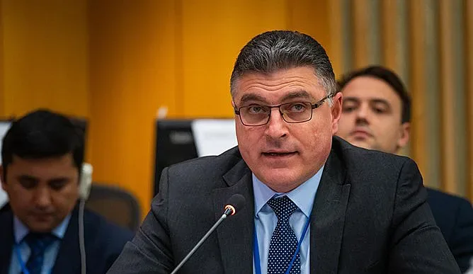 Военният министър с контузия