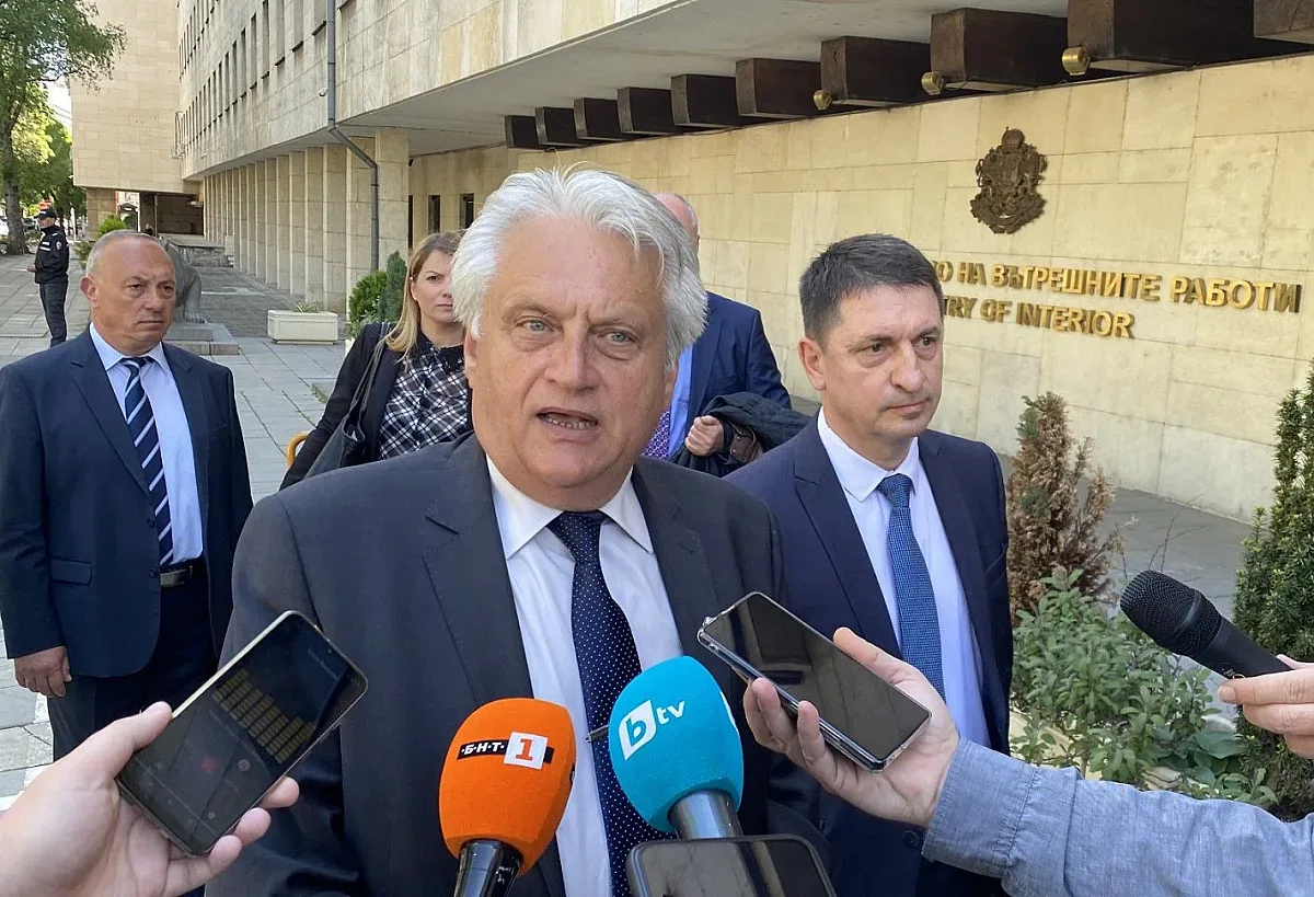 Рашков започна с уволненията в МВР