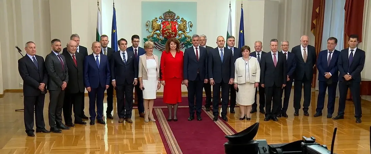 Първа снимка на служебния кабинет след клетвата