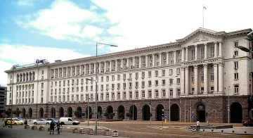 Служебното правителство поема властта